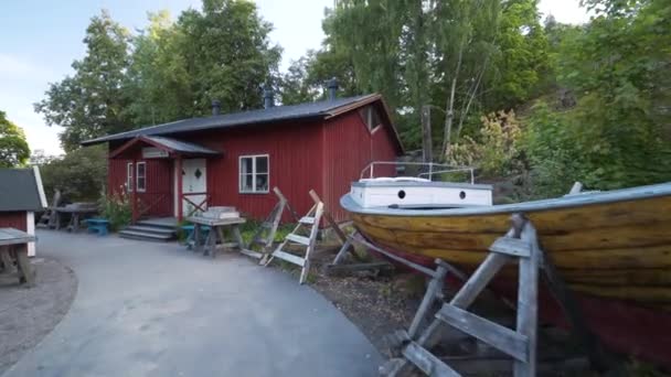 Een Prachtig Zweeds Rood Huis Een Eiland Buiten Stockholm Mooie — Stockvideo