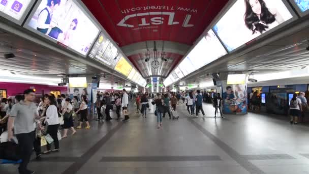 Passagiers Laden Lossen Metro Trein Bangkok — Stockvideo