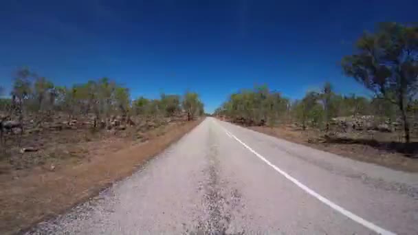 Roadtrip Door Outback Van Australië Timelapse Guy Blij Glimlachend Als — Stockvideo