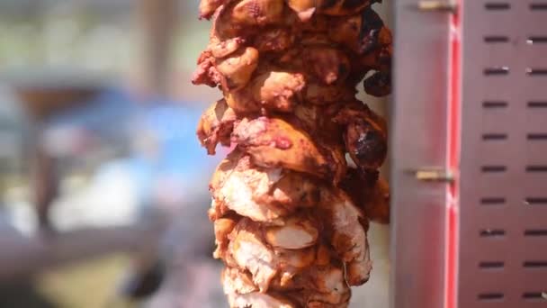 Grilované Kuře Shawarma Před Stánkem Jídlem — Stock video