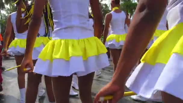 Meisjes Majorettes Dansen Tijdens Multiculturele Carnaval Van Las Terrenas Een — Stockvideo