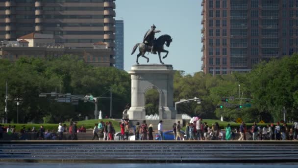 Video Texas Houston Daki Sam Houston Anıtındaki Turistin Yavaş Çekim — Stok video