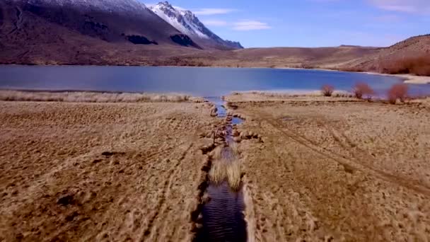 Strzał Drona Zrobiony Esquel Patagonia Argentina Laguny Niedaleko Miasta Ukazujący — Wideo stockowe