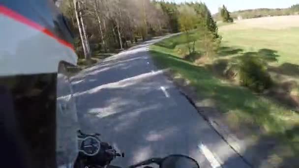 Ritt Auf Dem Triumph Tiger 800Xc — Stockvideo