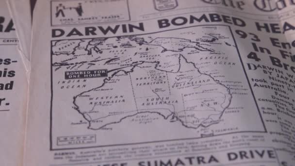 Courier Mail Relatando Que Darwin Havia Sido Bombardeado Pelos Japoneses — Vídeo de Stock