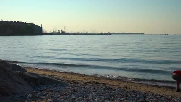 カラランドビーチから見たパタレイ刑務所の日没の経過 — ストック動画