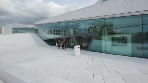 Oslo Opera House Exterior Beautiful Modern Architecture National Opera Theatre — Stock Video
