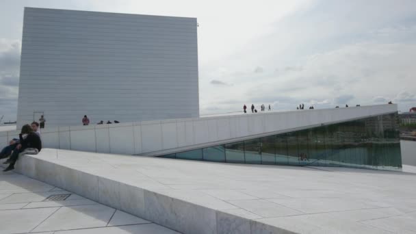 Ópera Oslo Exterior Bela Arquitetura Moderna Teatro Nacional Ópera Noruega — Vídeo de Stock