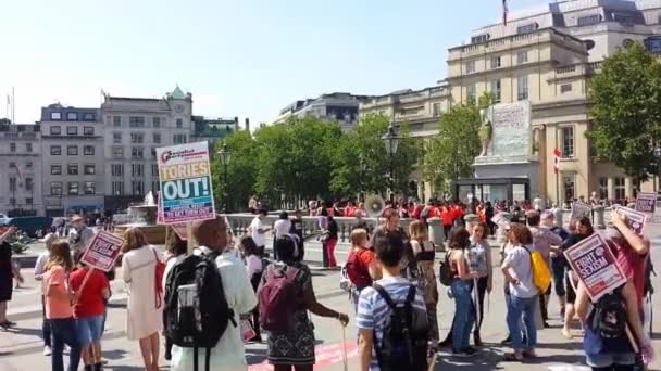 Demonstranten Versammeln Sich Trafalgar Square London Vorbereitung Auf Den Besuch — Stockvideo