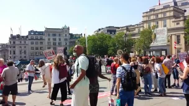 Manifestanti Riuniscono Trafalgar Square Londra Prepararsi Visita Del Presidente Trump — Video Stock