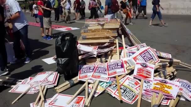 Manifestants Rassemblés Trafalgar Square Londres Préparer Pour Visite Président Trump — Video