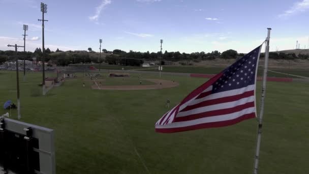 Μια Εναέρια Άποψη Ενός Αγώνα Μπέιζμπολ Στο Payette Idaho Αμερικανική — Αρχείο Βίντεο