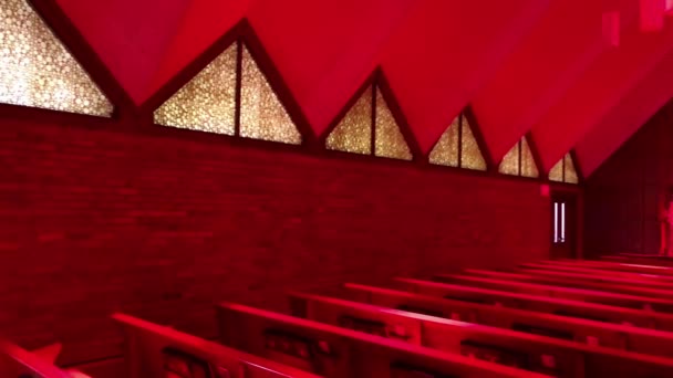 Gereja Bercahaya Merah Dengan Pencahayaan Yang Indah — Stok Video