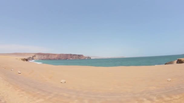 Colpo Camion Spiaggia Deserta Oceano Girato Una Giornata Sole — Video Stock