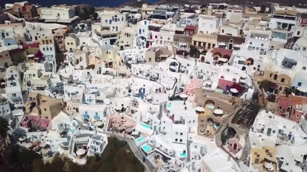 Große Drohne Dringt Langsam Auf Häuser Santorin Griechenland Ein — Stockvideo