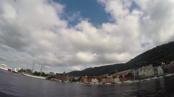 Ultra Wide Time Lapse Bergen Stad Bryggen Noorwegen Port Clouds — Stockvideo