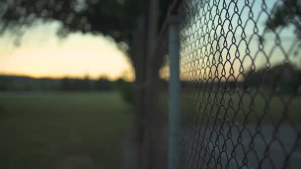 Zaun Park Bei Sonnenuntergang — Stockvideo