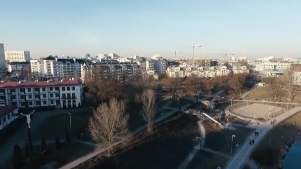 Warszawskie Bloki Mieszkalne Dzień Mieszkańcami Spacerze Rano Strzał Dronem — Wideo stockowe