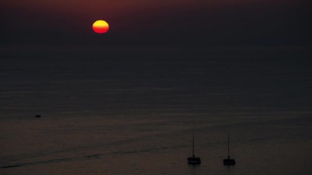 Pôr Sol Com Sol Escondido Atrás Das Montanhas Ilha Santorini — Vídeo de Stock