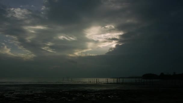 Timelapse Puesta Sol Por Playa Con Antiguo Muelle Malaca Malasia — Vídeos de Stock