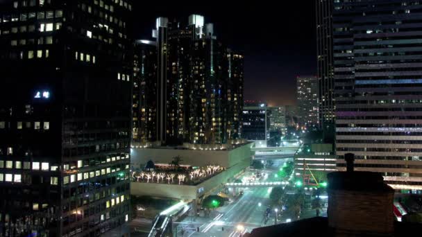 ボナベンチャーホテルのトラフィックのタイムラプスの傾き ロサンゼルスカリフォルニア — ストック動画