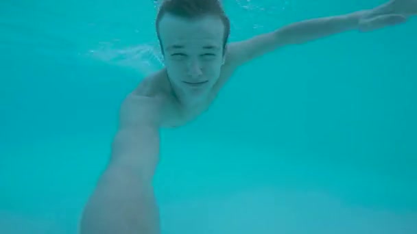 Homme Nageant Sous Eau Dans Piscine — Video