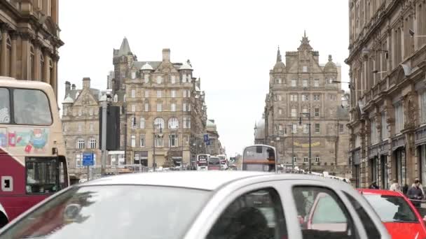 Cidade Histórica Edimburgo Com Ônibus Vermelhos — Vídeo de Stock