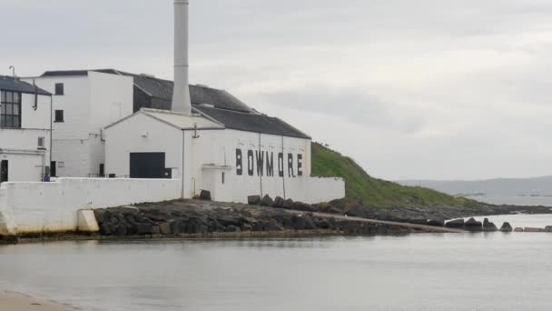 Bowmore Whisky Distillery Ilha Islay Escócia — Vídeo de Stock