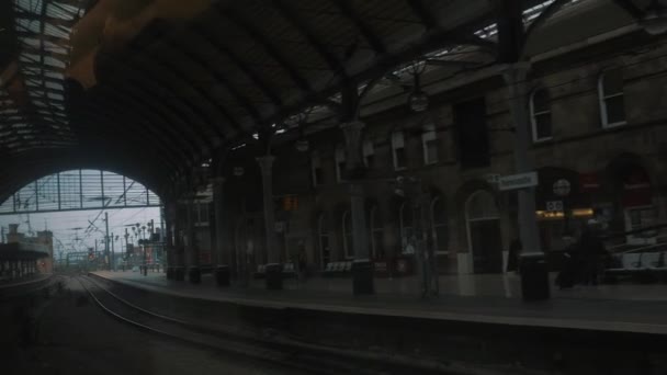 Viaje Coche Través Una Estación Tren Escocesa — Vídeos de Stock