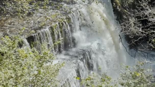 Cachoeira Câmera Lenta Vista Diurna — Vídeo de Stock