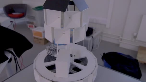 伦敦大学学院的科学家开发的一种用于测量地球冰盖的卫星模型 — 图库视频影像