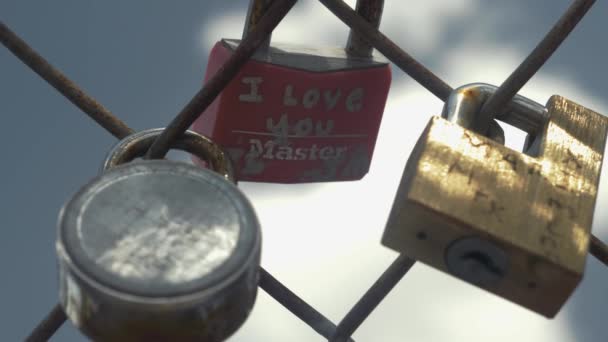 Ten Filmik Jest Zwolnionym Filmie Który Blokuje Miłość Ogrodzeniu Ten — Wideo stockowe