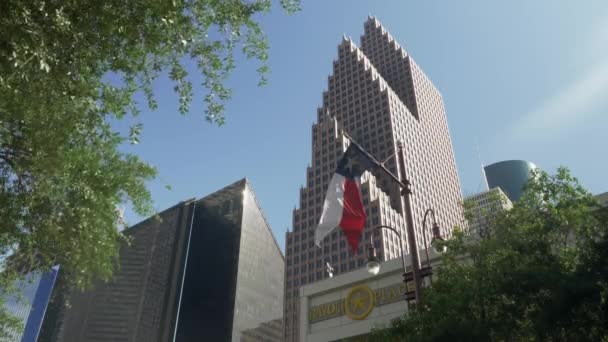 このビデオは ヒューストンのダウンタウンの建物の低角度ビューについてです このビデオは最高の画質のために4Kで撮影されました — ストック動画