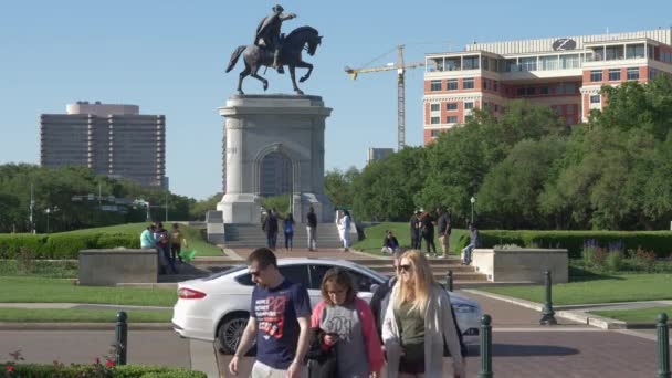 Video Houston Teksas Taki Sam Houston Heykeli Nin Etrafındaki Turistlerin — Stok video