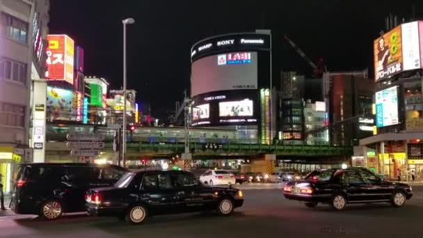 Ночная Улица Токио Поездом Заднем Плане — стоковое видео
