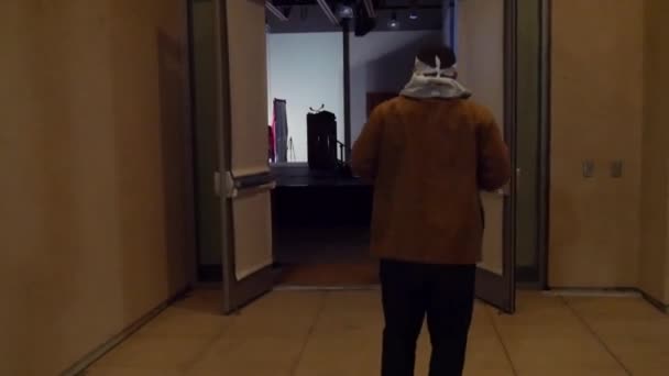 Préparer Set Sautant Haut Bas Marche Dans Les Portes Lieu — Video