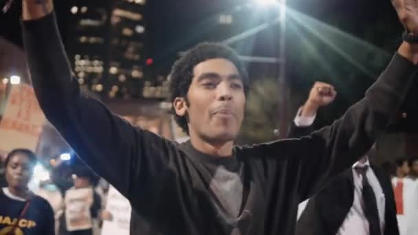 Questo Video Parla Manifestanti Che Marciano Strade Notte Protestando Contro — Video Stock