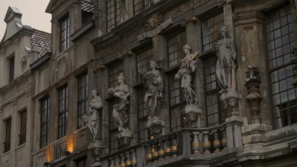 Edificio Del Centro Con Estatuas Ciudad Bruselas Bélgica — Vídeo de stock