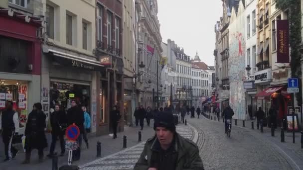 Busy Downtown Walking Street Ciudad Bruselas Bélgica — Vídeo de stock