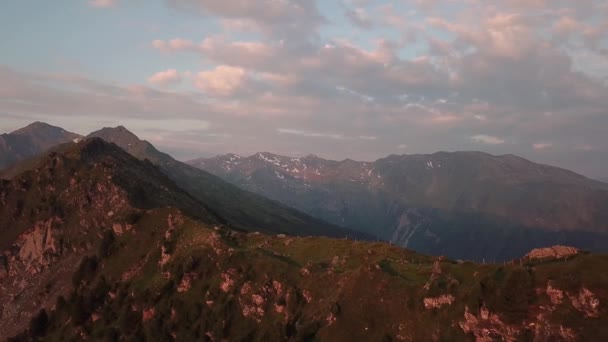 Dronebilder Soloppgangen Østerrikske Alpene Her Ser Toppen Largoz Fjellet Tirol – stockvideo