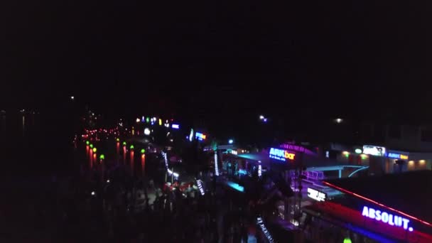 Una Vista Gente Vida Nocturna Playa Isla Por Noche — Vídeo de stock