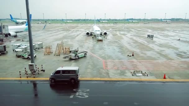 Timelapse Του Εδάφους Garuda Indonesia Αεροπορική Εταιρεία Απασχολημένος — Αρχείο Βίντεο