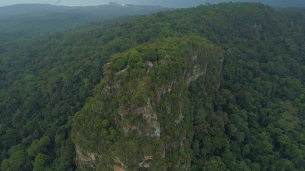 在克拉比地区的塔布卡克山悬崖山 位于天堂中央的大山独树一帜 空中无人驾驶飞机射击 — 图库视频影像