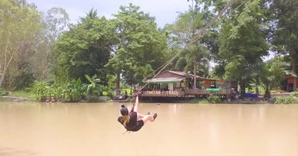 Zipline Στην Ταϊλάνδη Πτήση Του Gibbon — Αρχείο Βίντεο
