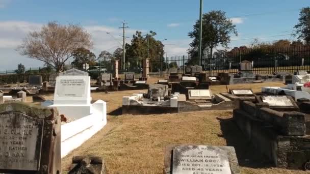 Ipswich Cimitero Movimento Dolly Drone Colpo Vecchie Tombe — Video Stock