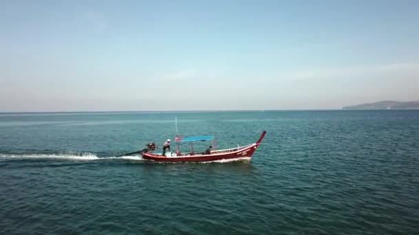 Seguindo Barco Pesca Tailandês Phuket Tailândia — Vídeo de Stock