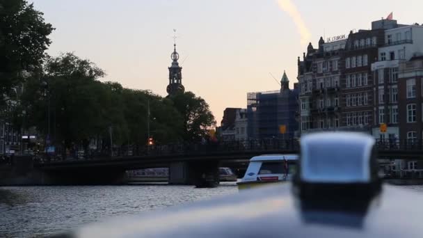 Att Vara Båttur Genom Amsterdam Eftermiddagen — Stockvideo