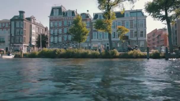 Být Projížďce Lodí Odpoledne Přes Amsterdam — Stock video