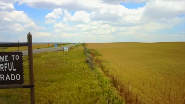 Una Vista Del Dron Volando Sobre Cartel Línea Estatal Colorado — Vídeos de Stock