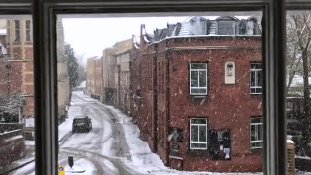 Schnee Eton College Aus Dem Fenster Gesehen — Stockvideo